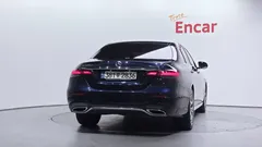2022 Mercedes-Benz E-Class E220d 4MATIC AMG Line — фото 4