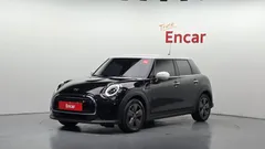 2023 Mini Cooper 5Door Classic Launch Pack — фото 1
