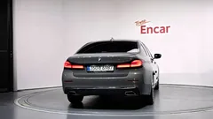 2022 BMW 5-Series 520i Luxury — фото 4