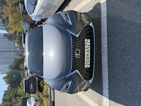2023 Lexus ES Luxury Plus