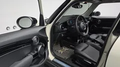 2022 Mini Cooper 5-Door Classic Plus — фото 10