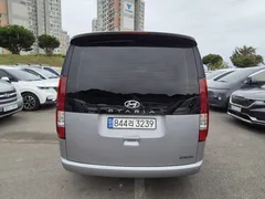 2022 Hyundai Staria Cargo 3-Seater, серо-серебристый — фото 2