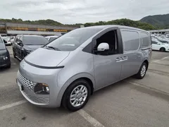 2022 Hyundai Staria Cargo 3-Seater, серо-серебристый — фото 3