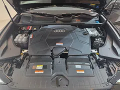 2023 Audi Q8 55 TFSI Quattro Premium — фото 6