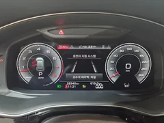 2023 Audi Q8 55 TFSI Quattro Premium — фото 8