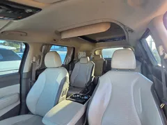 2023 Kia Carnival Gasoline 9-Seater Hi-Limousine — фото 18