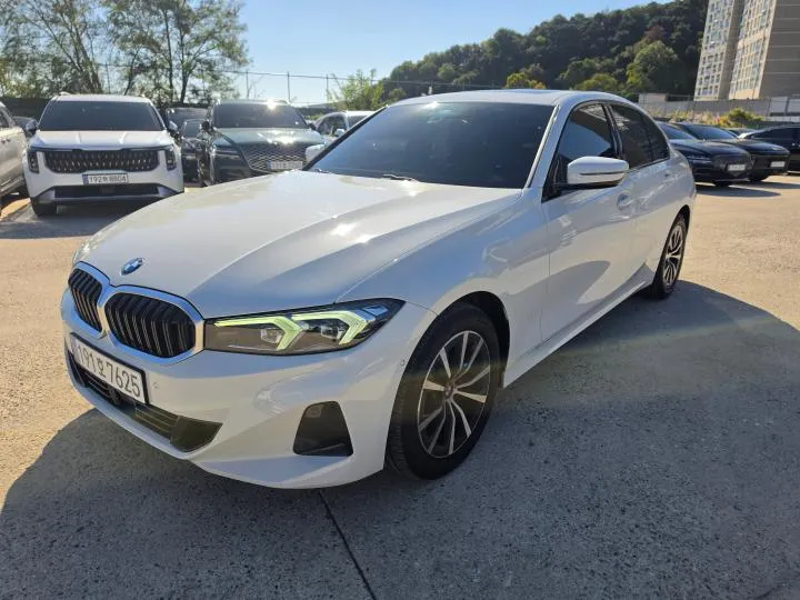 2023 BMW 3-Series 320i