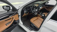 2022 BMW 5-Series 520i Luxury — фото 10