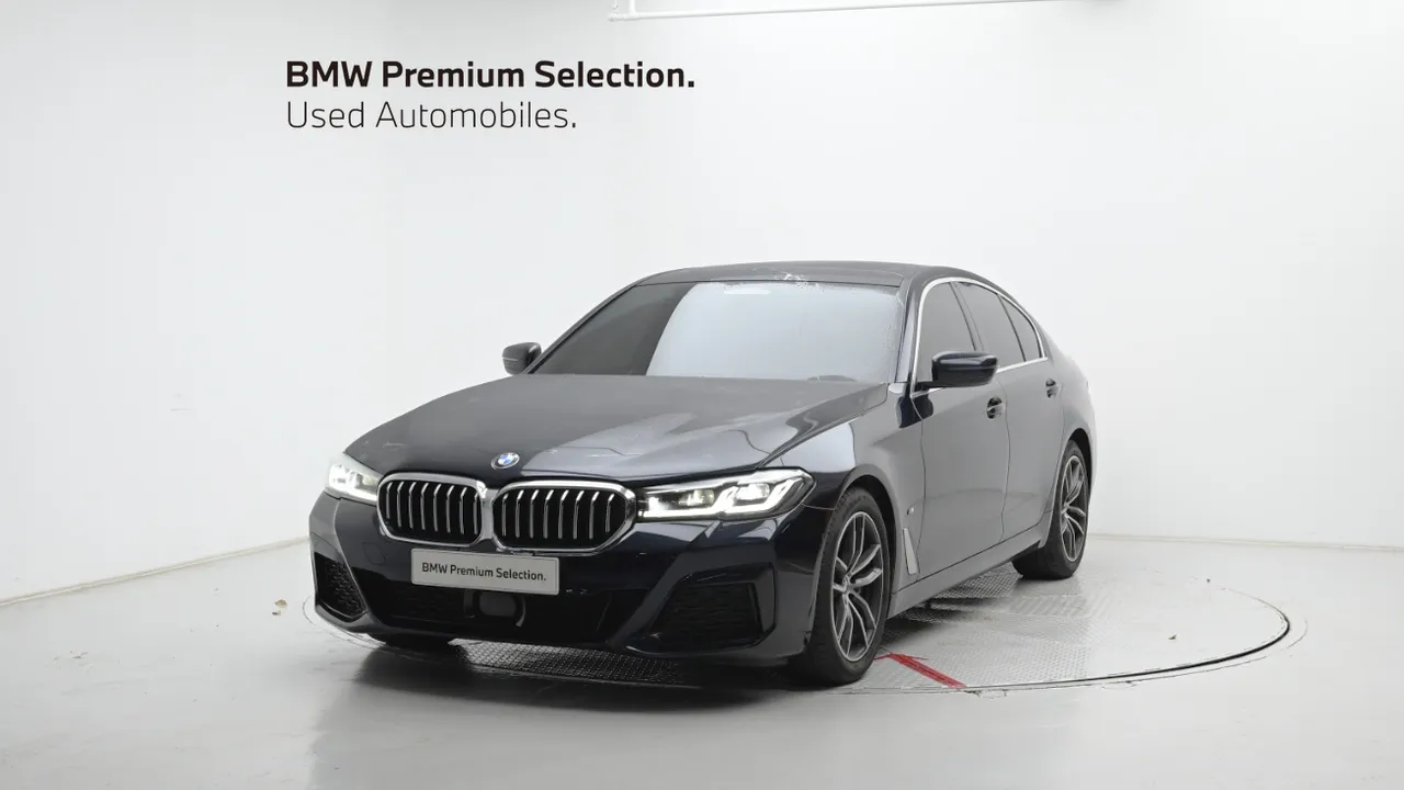 2022 BMW 5-Series 520i M Sport