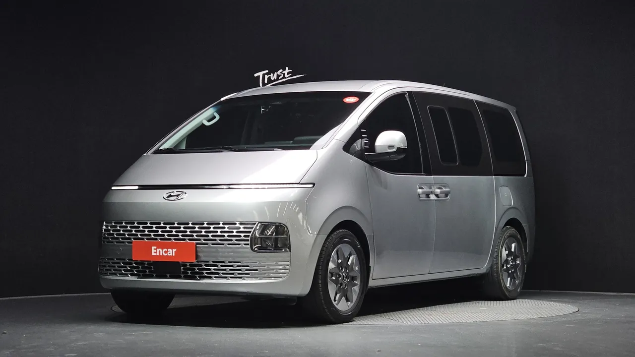 2023 Hyundai Staria Tourer 11-Seater