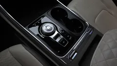 2024 Kia Carnival Gasoline 9-Seater Signature, белый — фото 9