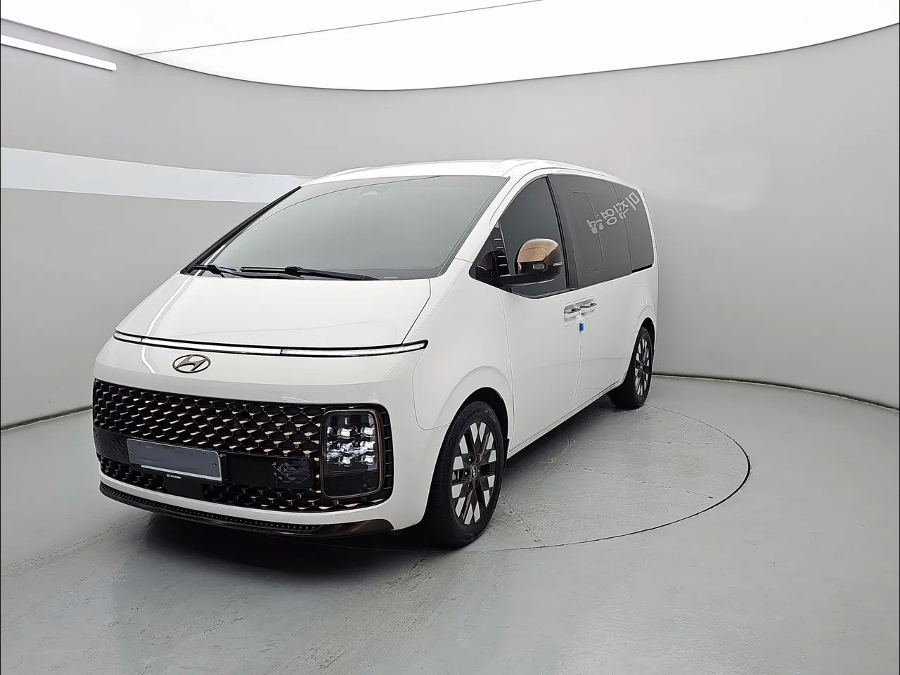 2023 Hyundai Staria Lounge 9-Seater