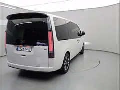 2023 Hyundai Staria Lounge 9-Seater — фото 2