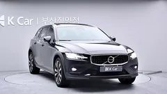 2023 Volvo V60 B5 Ultimate AWD — фото 2