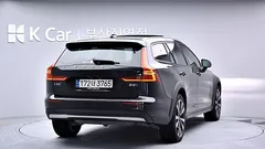2023 Volvo V60 B5 Ultimate AWD — фото 4
