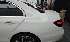 2023 Mercedes-Benz E-Class E220d 4MATIC AMG Line — фото 11