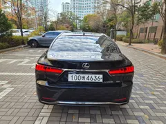 2023 Lexus LS 3.5 Platinum AWD — фото 4