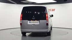 2024 Hyundai Staria Tourer 9-Seater, серо-серебристый — фото 4