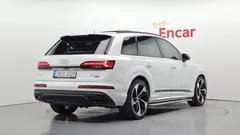 2022 Audi Q7 55 TFSI Quattro Premium — фото 2