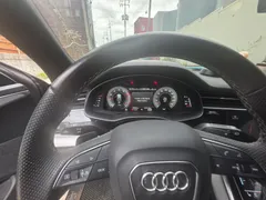 2023 Audi Q8 55 TFSI Quattro Premium — фото 2