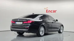 2022 BMW 5-Series 530e Luxury — фото 2