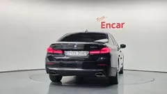 2022 BMW 5-Series 530e Luxury — фото 4