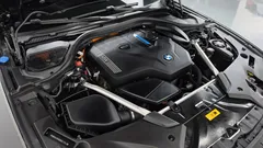 2022 BMW 5-Series 530e Luxury — фото 6