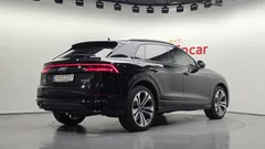 2023 Audi Q8 55 TFSI Quattro Premium — фото 2