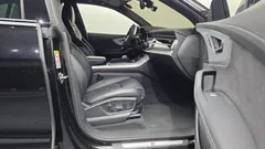 2023 Audi Q8 55 TFSI Quattro Premium — фото 11