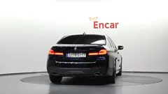 2023 BMW 5-Series 520i M Sport — фото 4