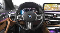 2023 BMW 5-Series 520i M Sport — фото 13