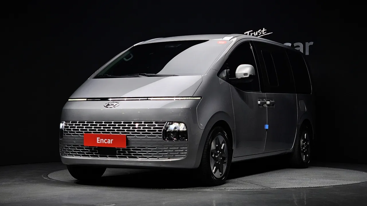 2023 Hyundai Staria Tourer 11-Seater