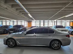 2023 BMW 5-Series 520i M Sport — фото 4