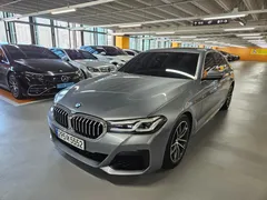 2023 BMW 5-Series 520i M Sport — фото 11