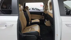 2023 Kia Carnival Gasoline 9-Seater Prestige, белый — фото 11