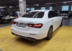 2022 Mercedes-Benz E-Class E220d 4MATIC AMG Line — фото 2
