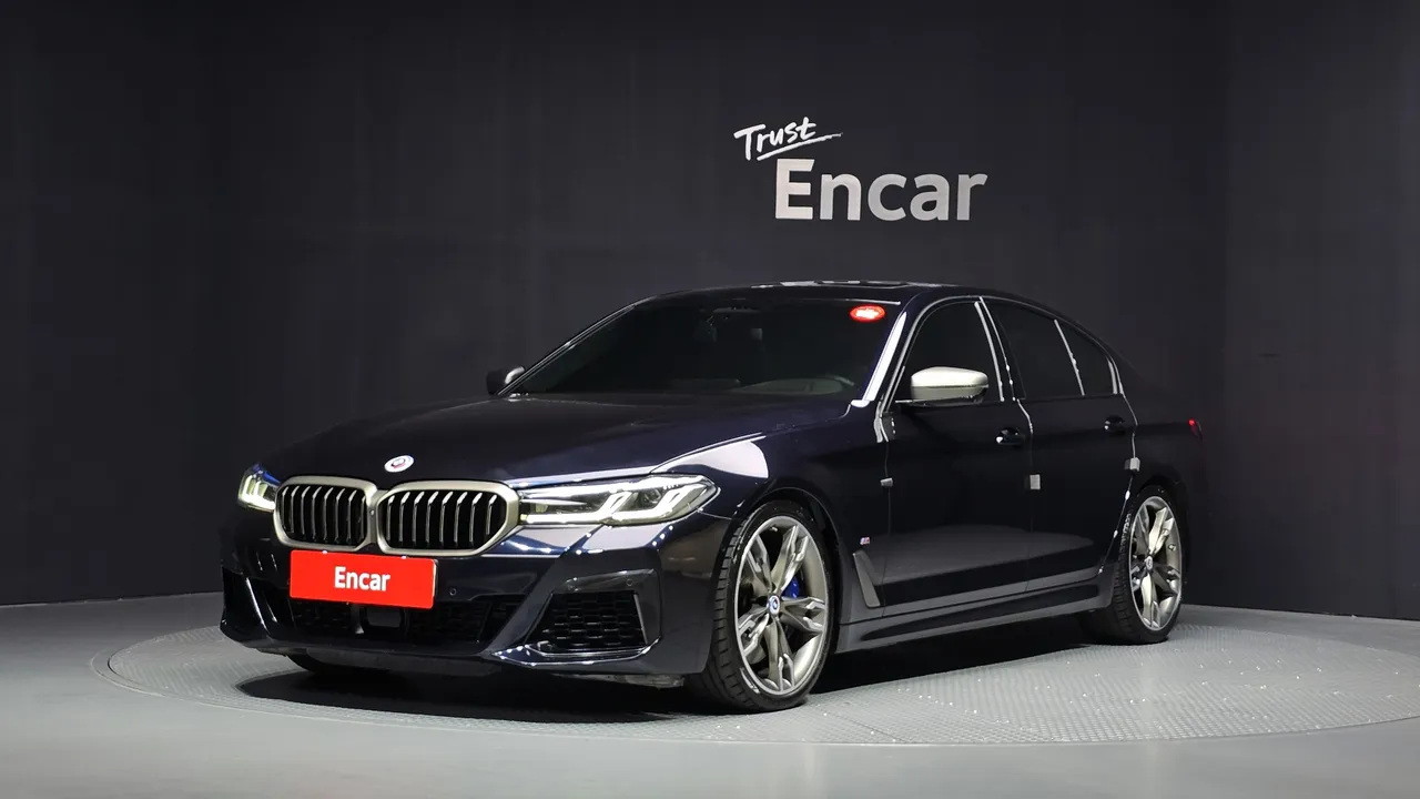 2022 BMW 5-Series M550i xDrive