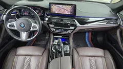 2022 BMW 5-Series M550i xDrive — фото 7