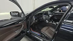 2022 BMW 5-Series M550i xDrive — фото 10