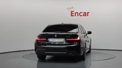 2022 BMW 3-Series 320i M Sport — фото 4