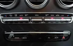 2023 Mercedes-Benz C-Class C200 Coupe — фото 8