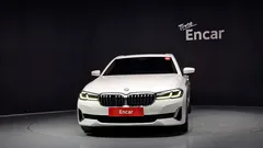 2023 BMW 5-Series 520i Luxury — фото 3