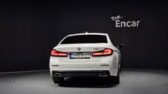 2023 BMW 5-Series 520i Luxury — фото 4