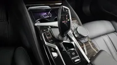 2023 BMW 5-Series 520i Luxury — фото 9