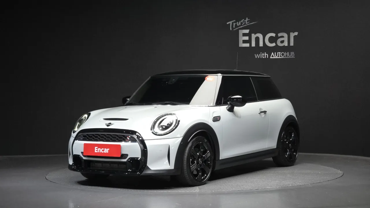 2022 Mini Cooper Classic Launch Pack