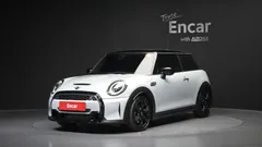 2022 Mini Cooper Classic Launch Pack — фото 1