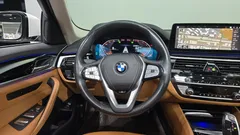 2022 BMW 5-Series 520i Luxury — фото 12