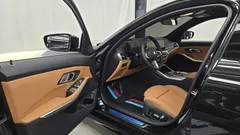2023 BMW 3-Series 320i M Sport — фото 10