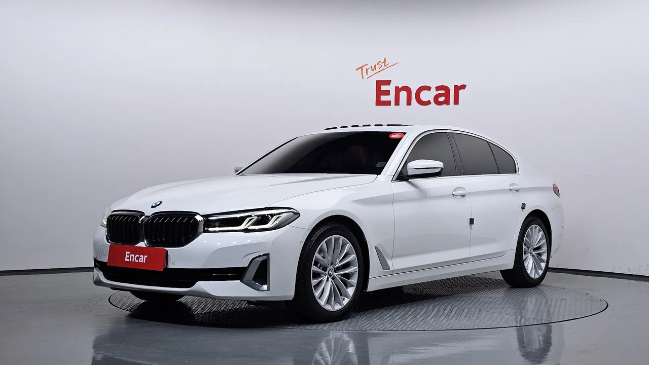 2022 BMW 5-Series 520i Luxury