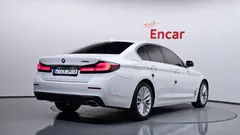 2022 BMW 5-Series 520i Luxury — фото 2